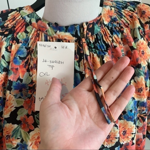 One of a kind! Olivaceous Puffy Sleeve Floral Romper - Picture 12 of 13